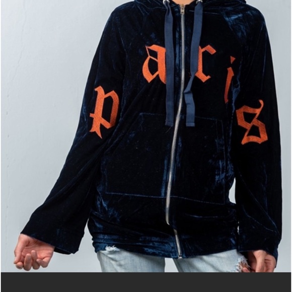 Beautiful and casual. Navy blue velvet. New with tags❤️ - Picture 4 of 9